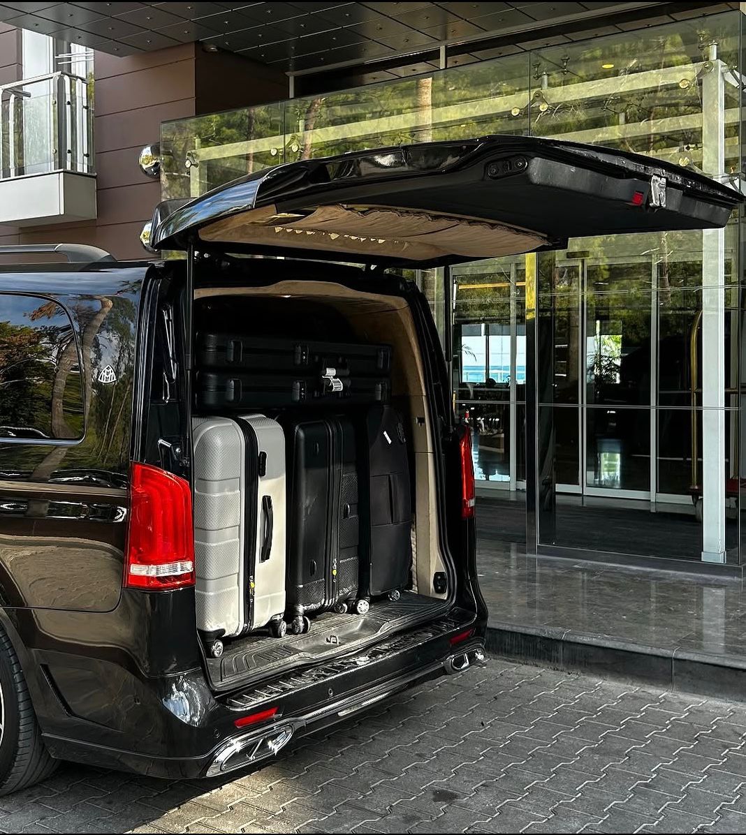 Şehirler Arası Yolculuklarda Çukurova Havalimanı VIP Araç Kiralama Konforu